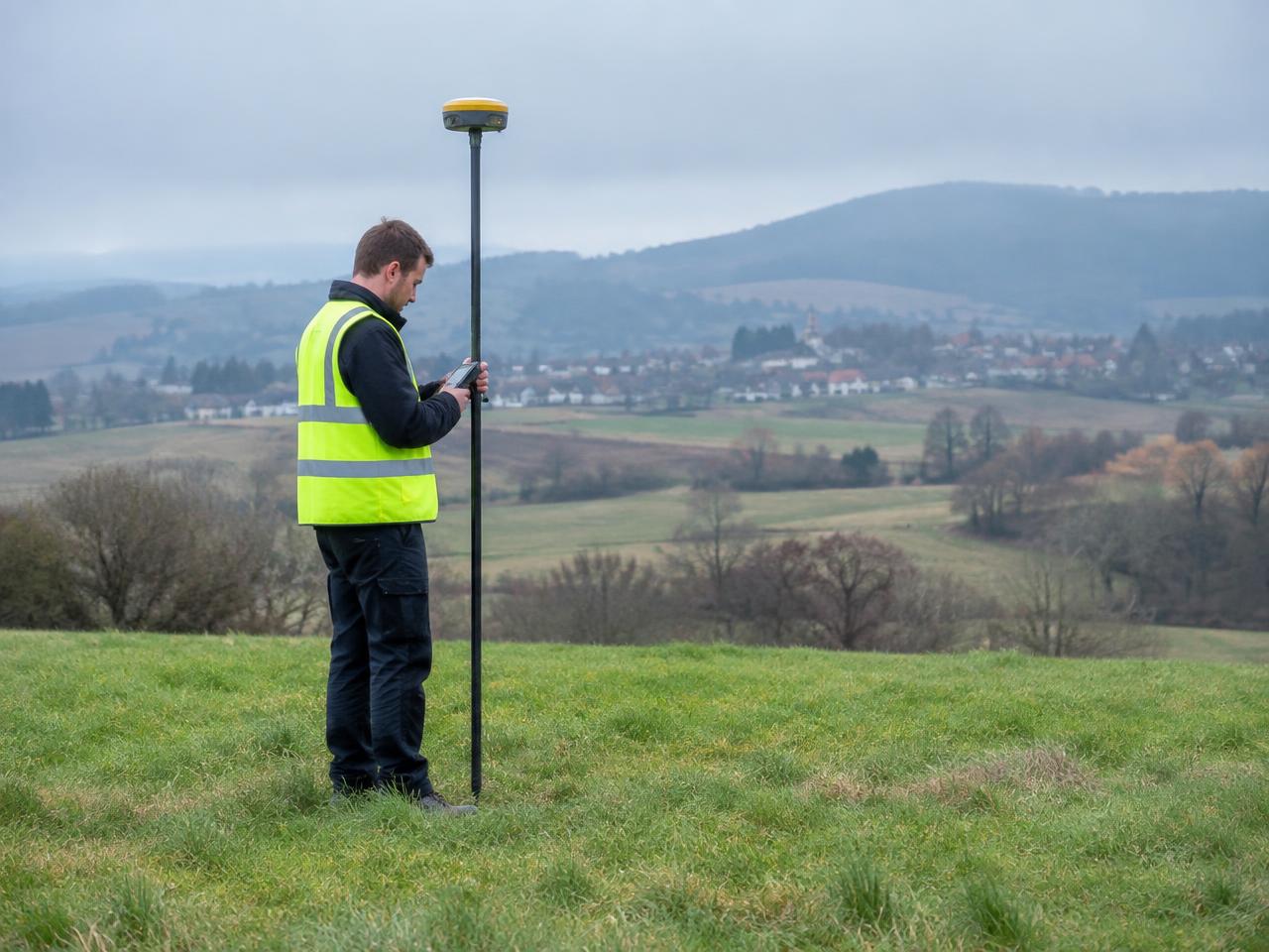 Pomiar odbiornikiem GNSS na działce